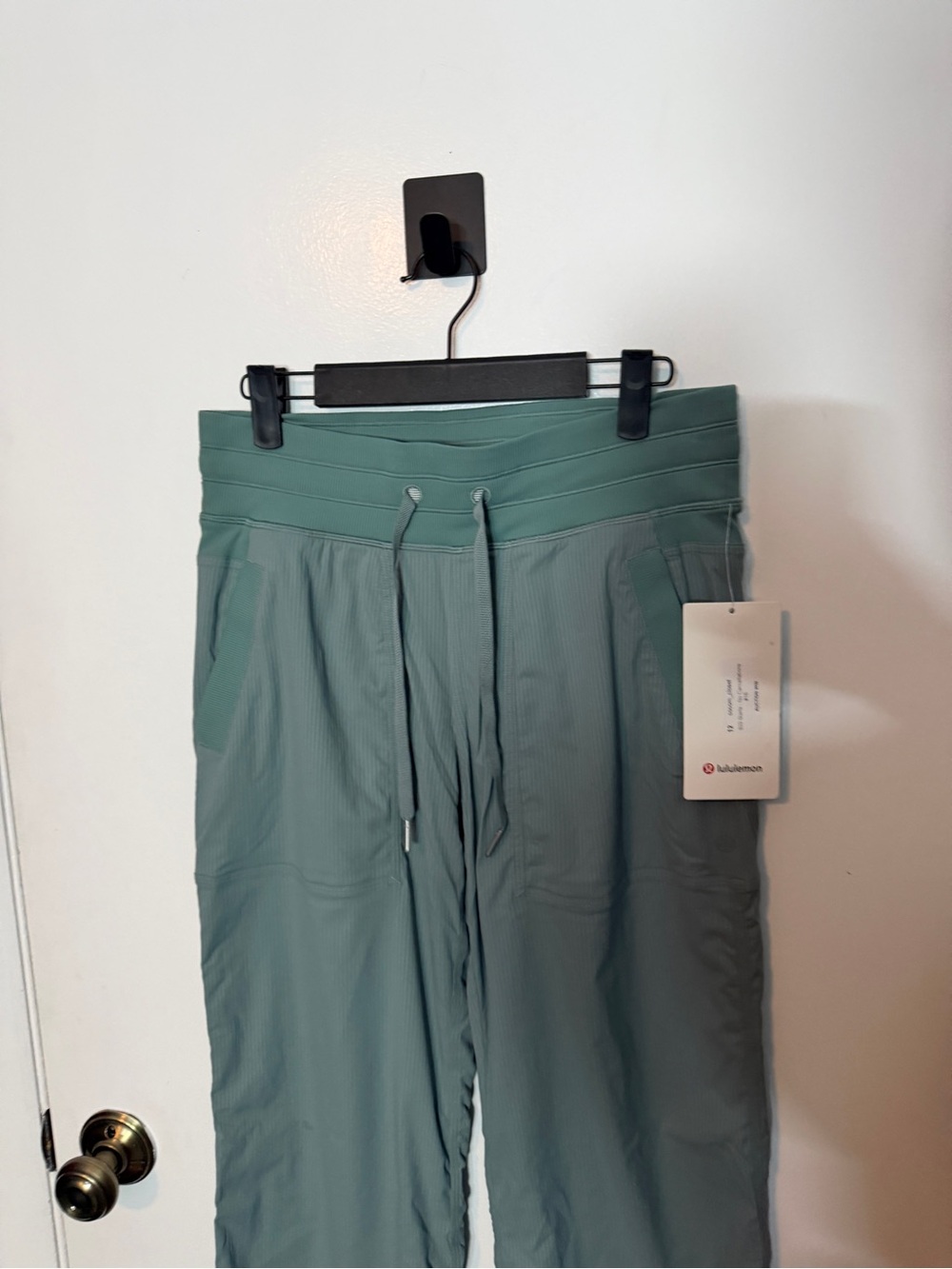 NWT Lululemon Dance Studio Mid-Rise
Lined Pant Regular Crater Blue - Picture 4 of 6
